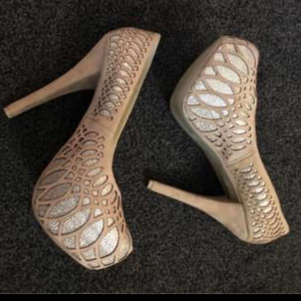 Gorgeous size 9 tan heels